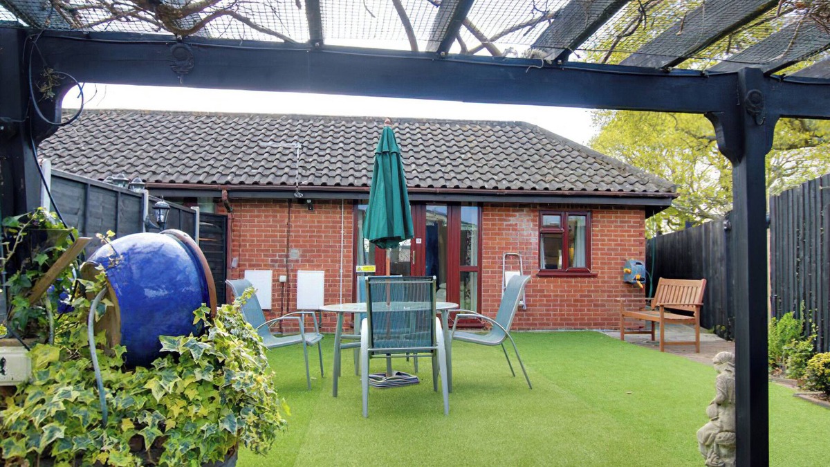 Netley Cottage | A family friendly or couples base to explore the local sights and attractions.