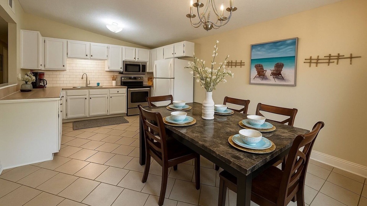 Tupelo House | A Family Haven N' Heart of Tupelo: 4 Bedrooms, 6 Beds, 1.5 Baths Sleeps 8 or 9