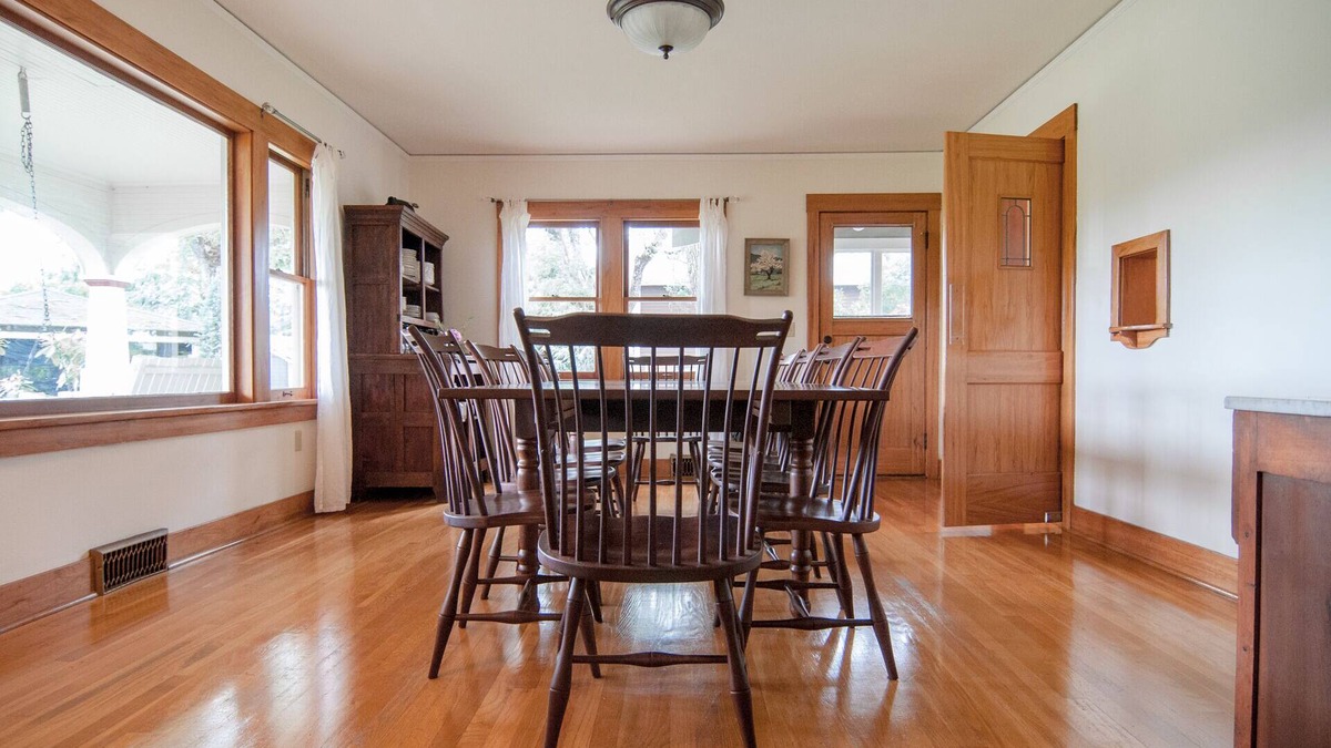 Hood River House | A fav for 30+ days, wedding guests, hiking, biking, river, FUN! Kids too!