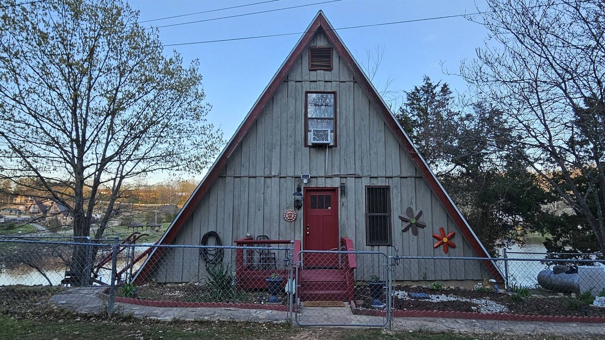 Hardy Cabin | A-Frame Cabin on Lake Galilee