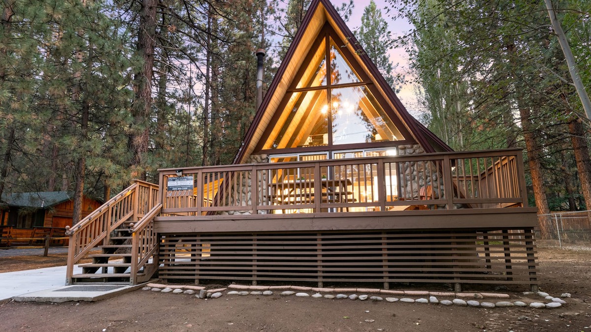Summit Estates Cabin | A Frame Cabin Spa Mountain Bike Lake + AC Walk to Snow Summit