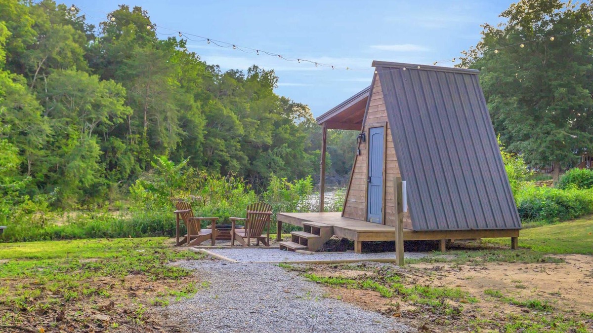 Greenville Cabin | A-Frame Camping Pod, W/Bath House, 6 min to DT