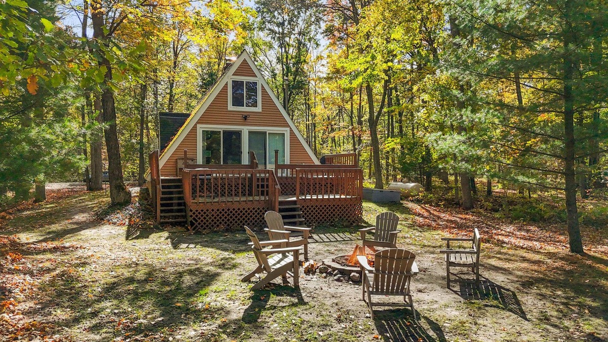 Sears Cabin | A-Frame | Hot Tub, Fireplace, River, Kayaks &Tubes