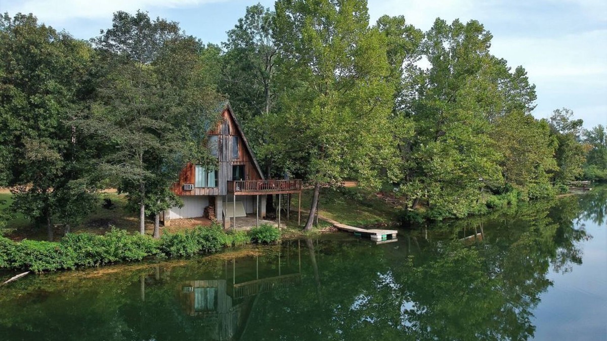 Hardy Cabin | A-frame Lakefront Cabin near Spring River