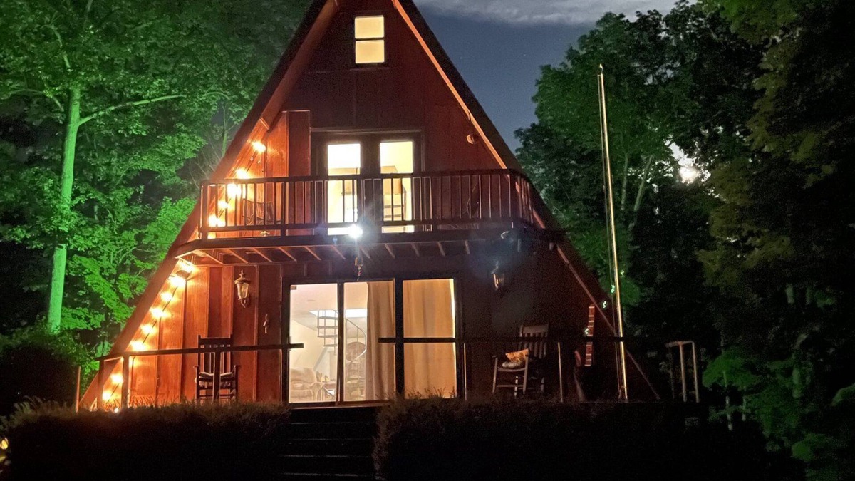 Bellmore House | A- frame on 5 acres 5 mins from large lake.