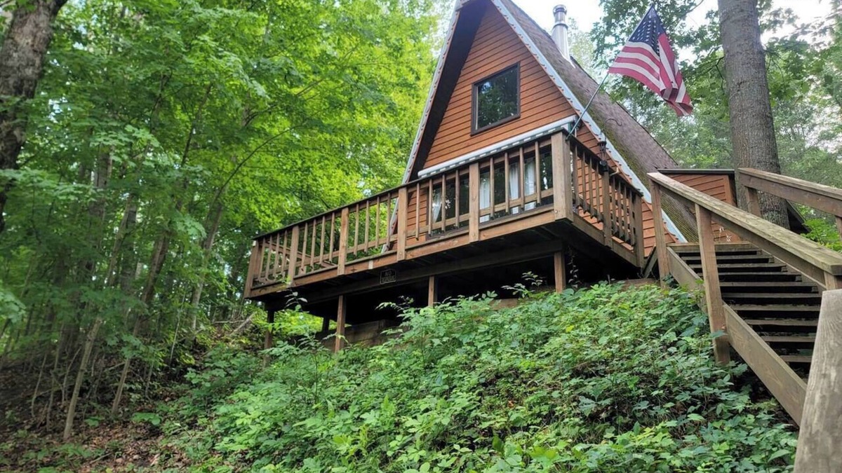 Luther Cabin | A-Frame Secluded Riverfront Outdoor shower