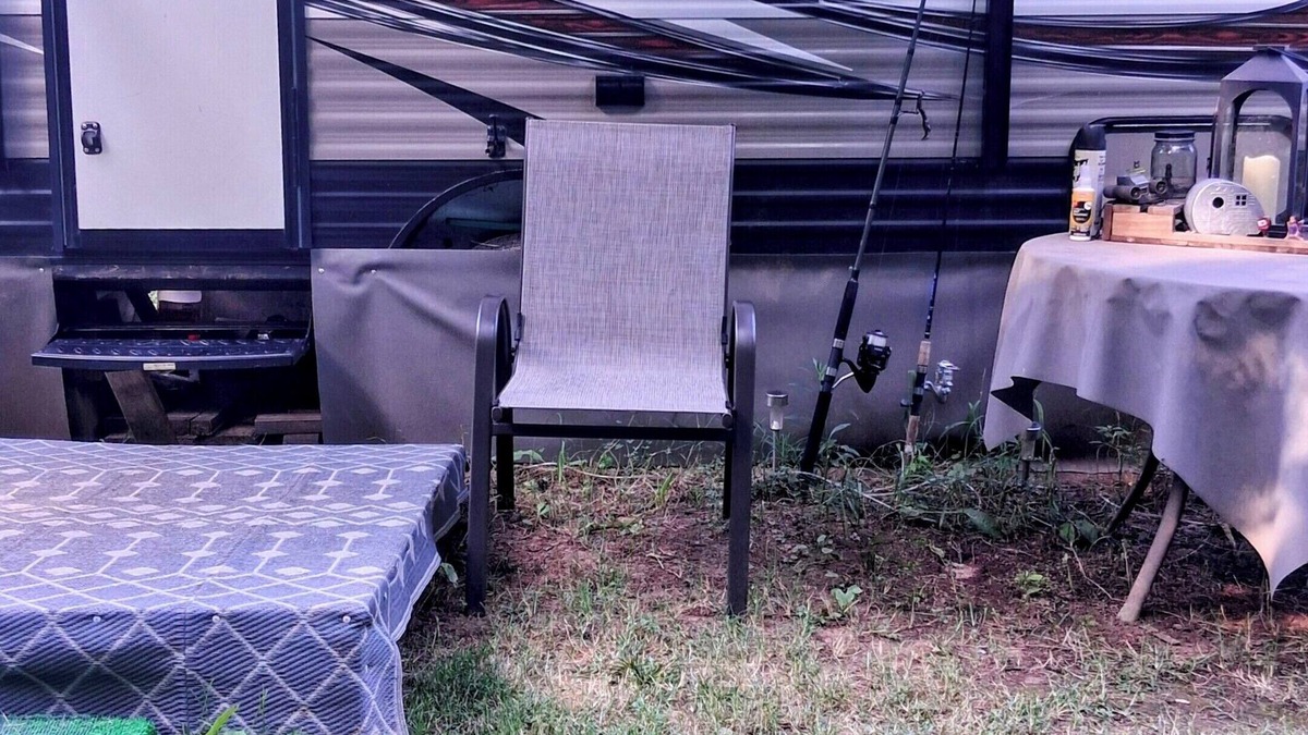 Lancaster RV Rental | A full glamping experience that lets you escape & enjoy the serenity of nature.