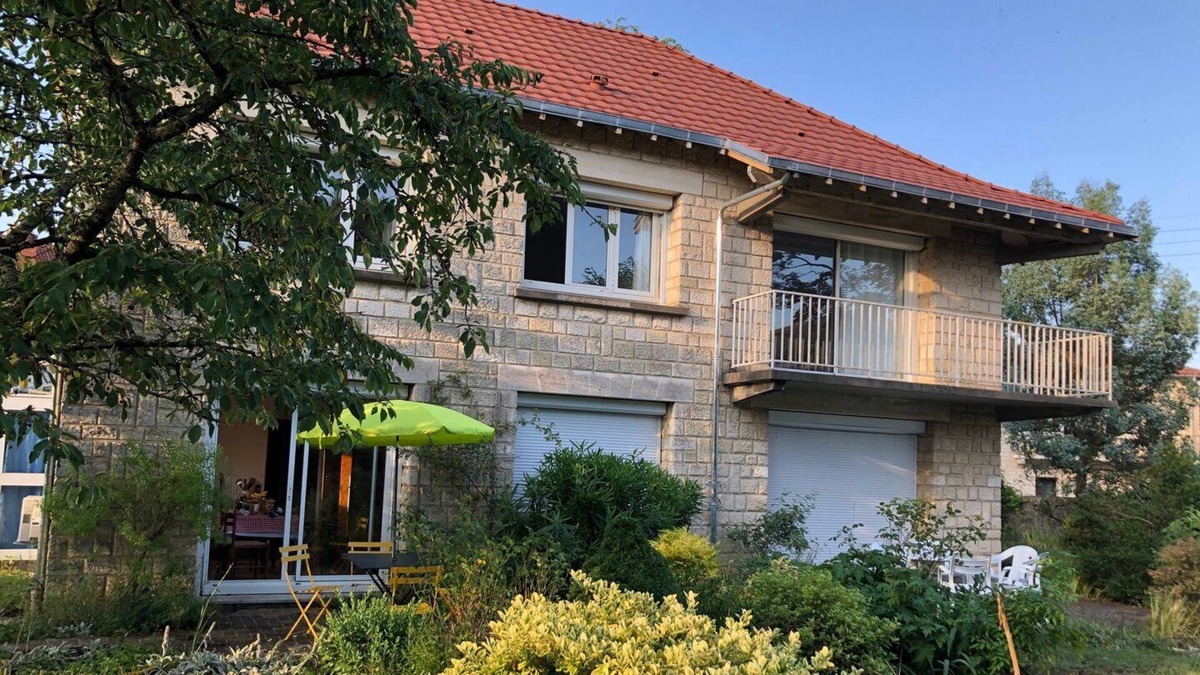 Saint-Benoit House | A Garden in the City 15 minutes from Futuroscope