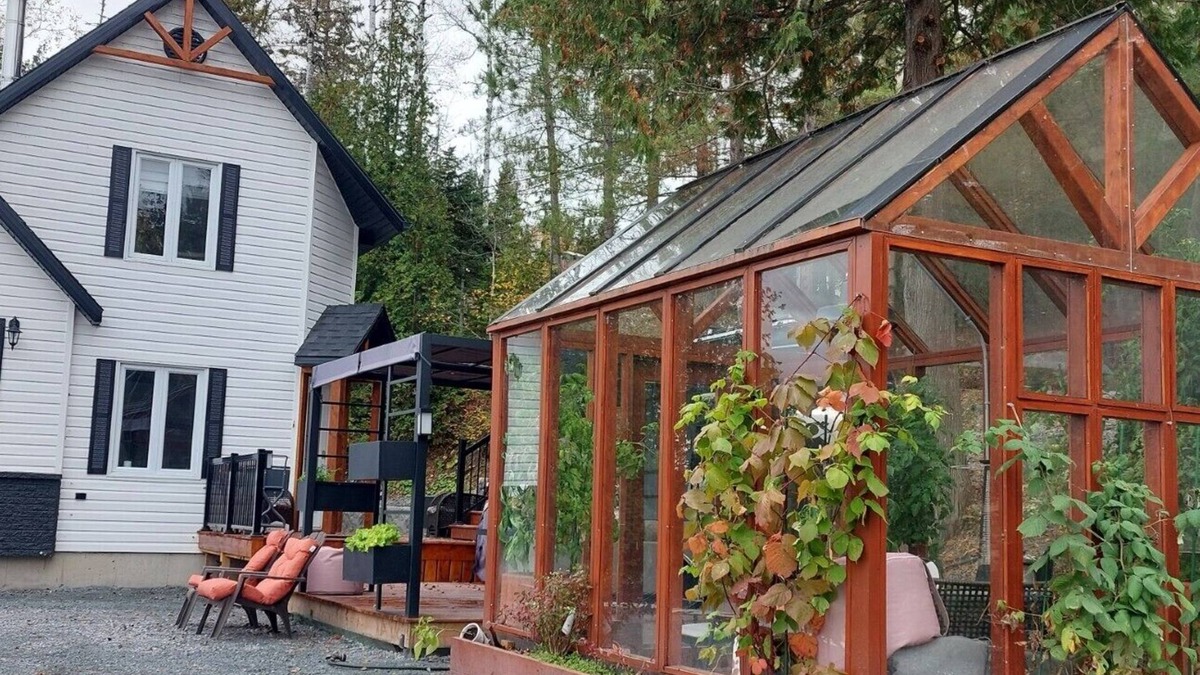 Rimouski-Neigette Ski Chalet | A getaway on the shores of Lac-Chaud, 15 minutes from Rimouski