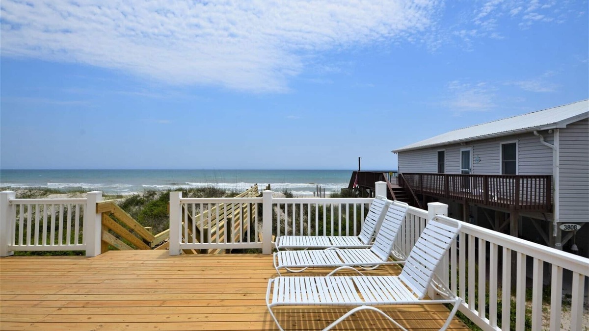North Topsail Beach House | "A GREAT ESCAPE" - OCEANFRONT Duplex