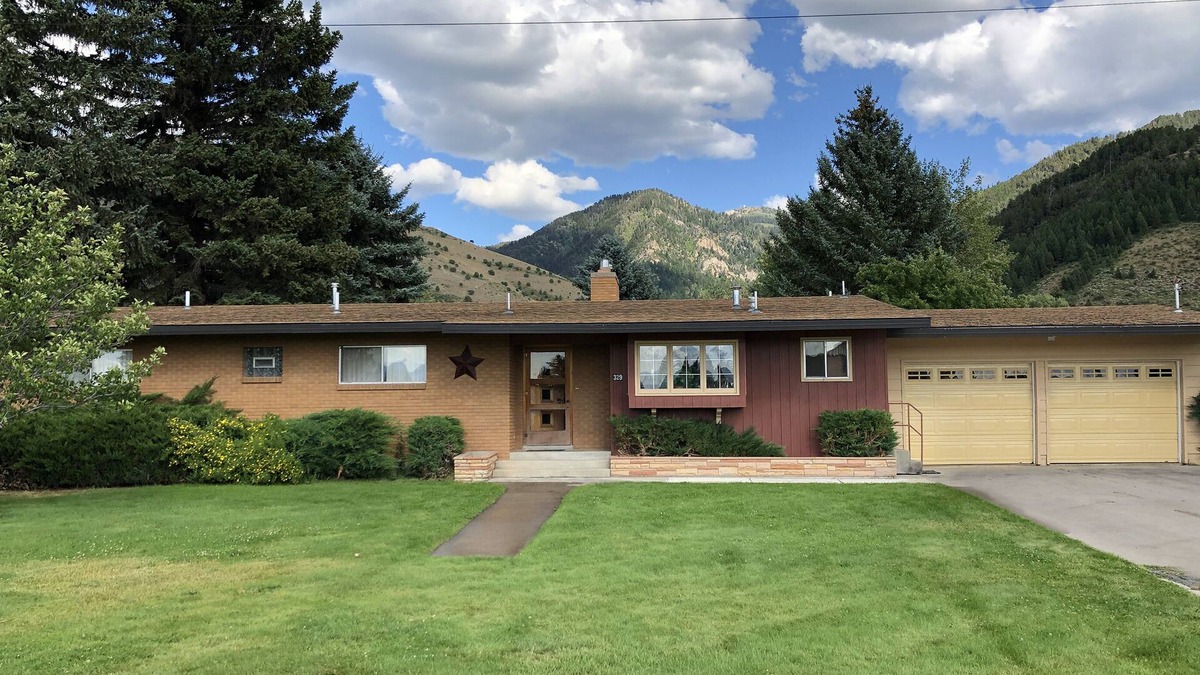 Afton House | A great family property! Not suitable for construction crews.