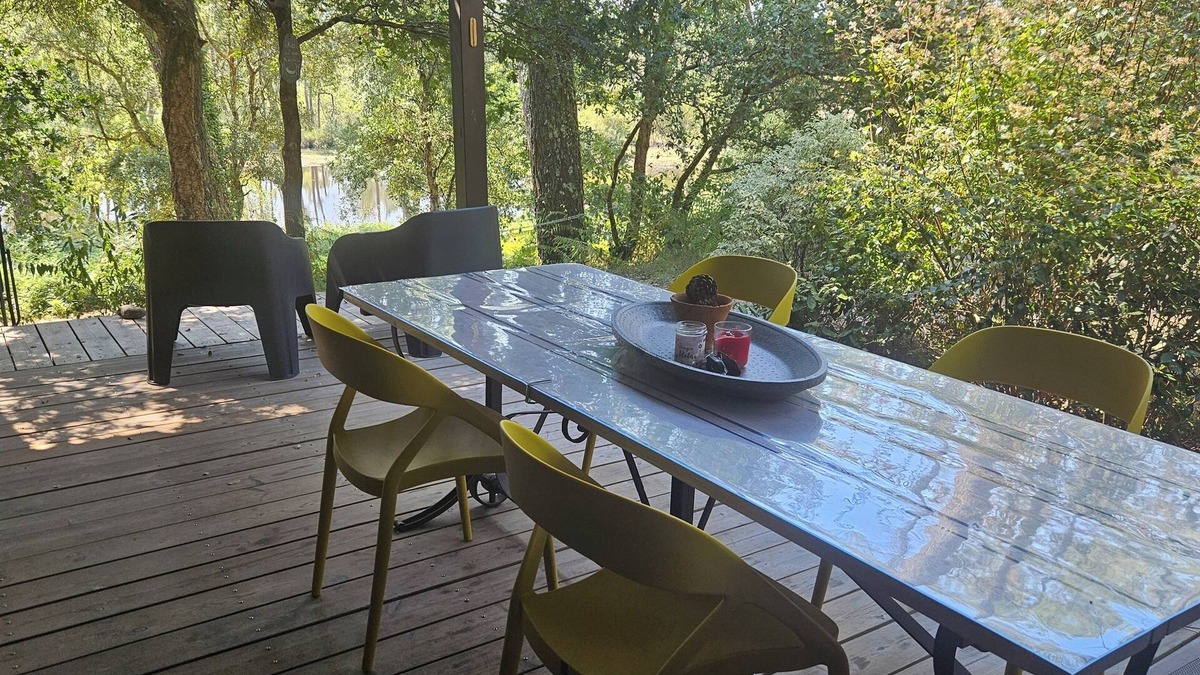 Leon Ski Chalet | A haven of peace in the middle of 70 hectares of forest. Large covered terrace