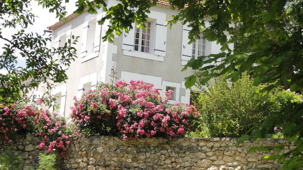Douville House | A haven of peace, surrounded by magnificent parkland, in the heart of Périgord