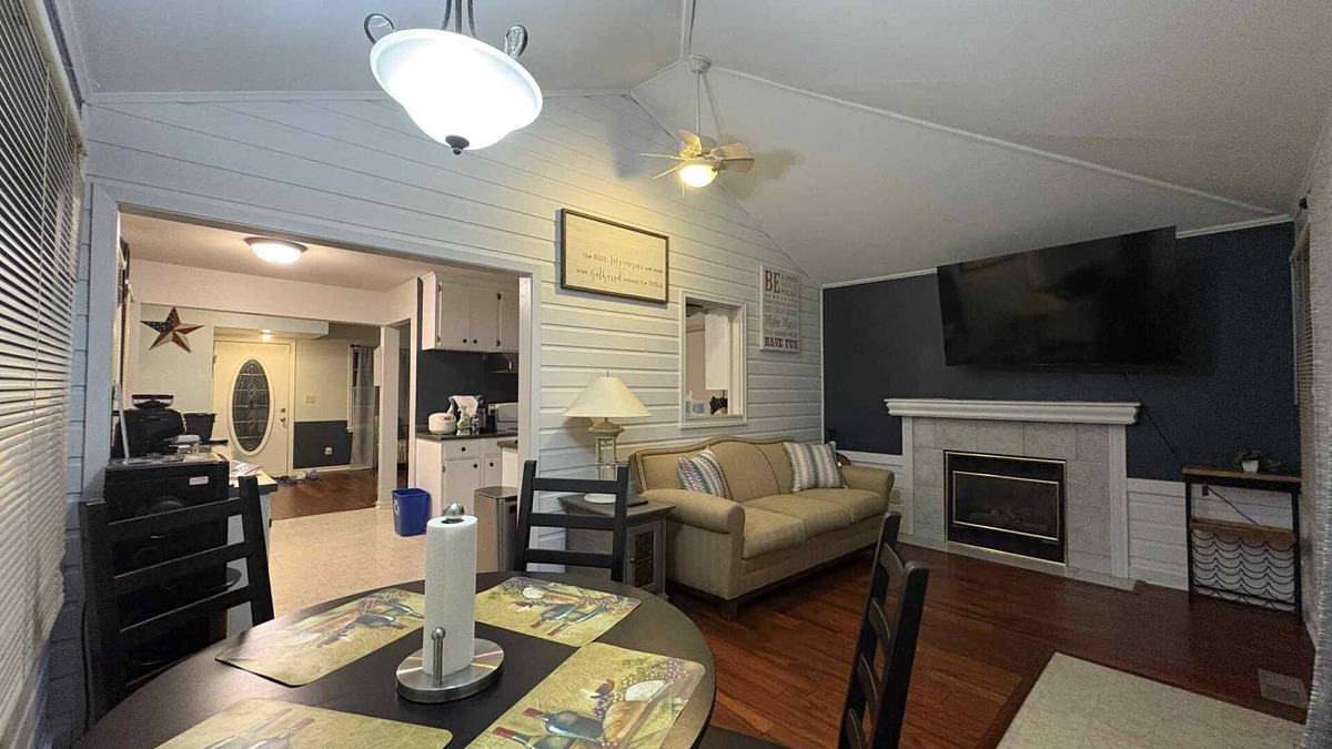 Richfield House | A Heart of a Twin Cities-Cute and Cozy House with Quiet Neighborhood