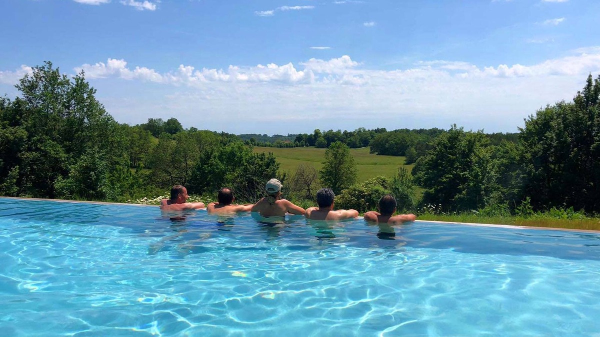 Saint-Felix-de-Bourdeilles Villa | A hidden paradise to find yourself in. Large villa, infinity pool