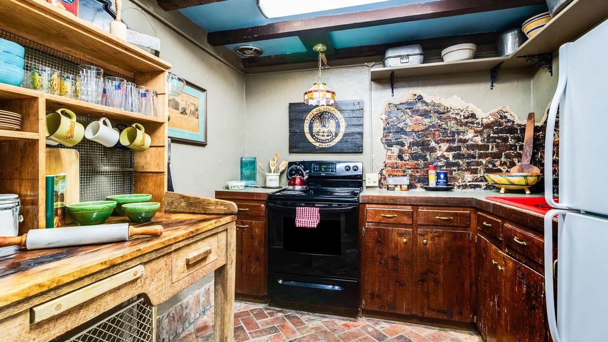 Scott House | A Hidden Gem! Completely Renovated, Historic Bank, Minutes to Lafayette