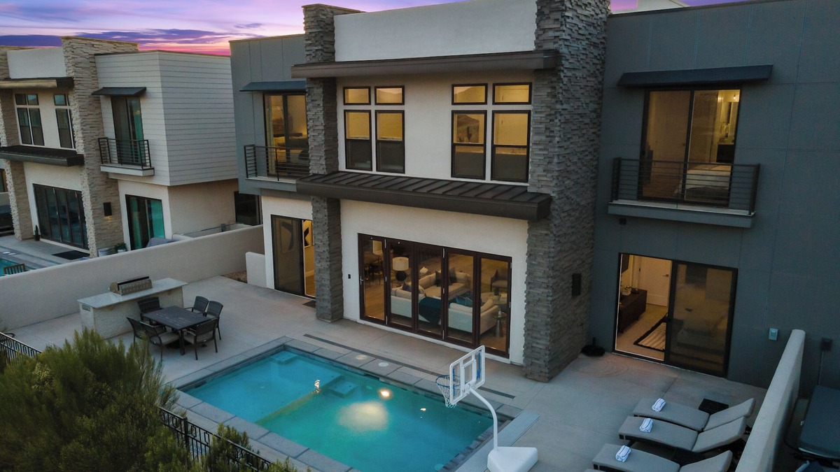 Washington House | A Hole in One: 2 Private Pools Overlooking Golf Course