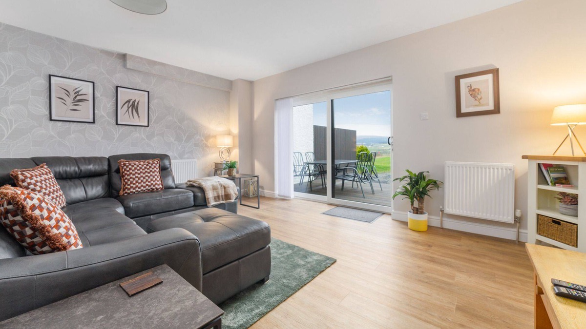 Mount Murray Cottage | A holiday cottage that sleeps 2 guests in 1 bedroom