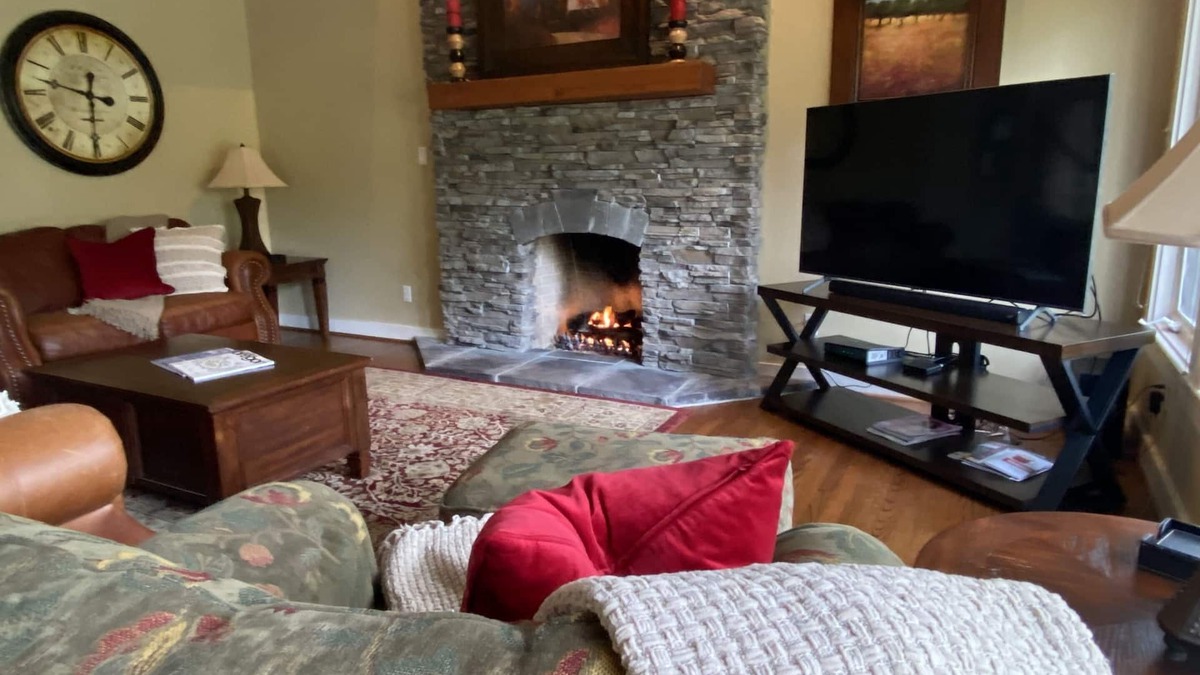 Deer Park House | A Home Away From Home! All the feel and warmth of home for family and friends.