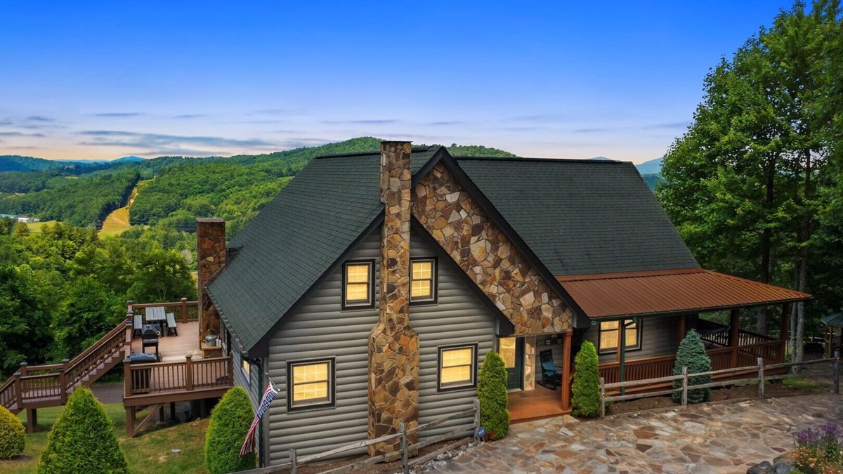 Fleetwood Cabin | A Home Sweet Home-Open for Bookings! Hot Tub, Game Room, Wi-Fi