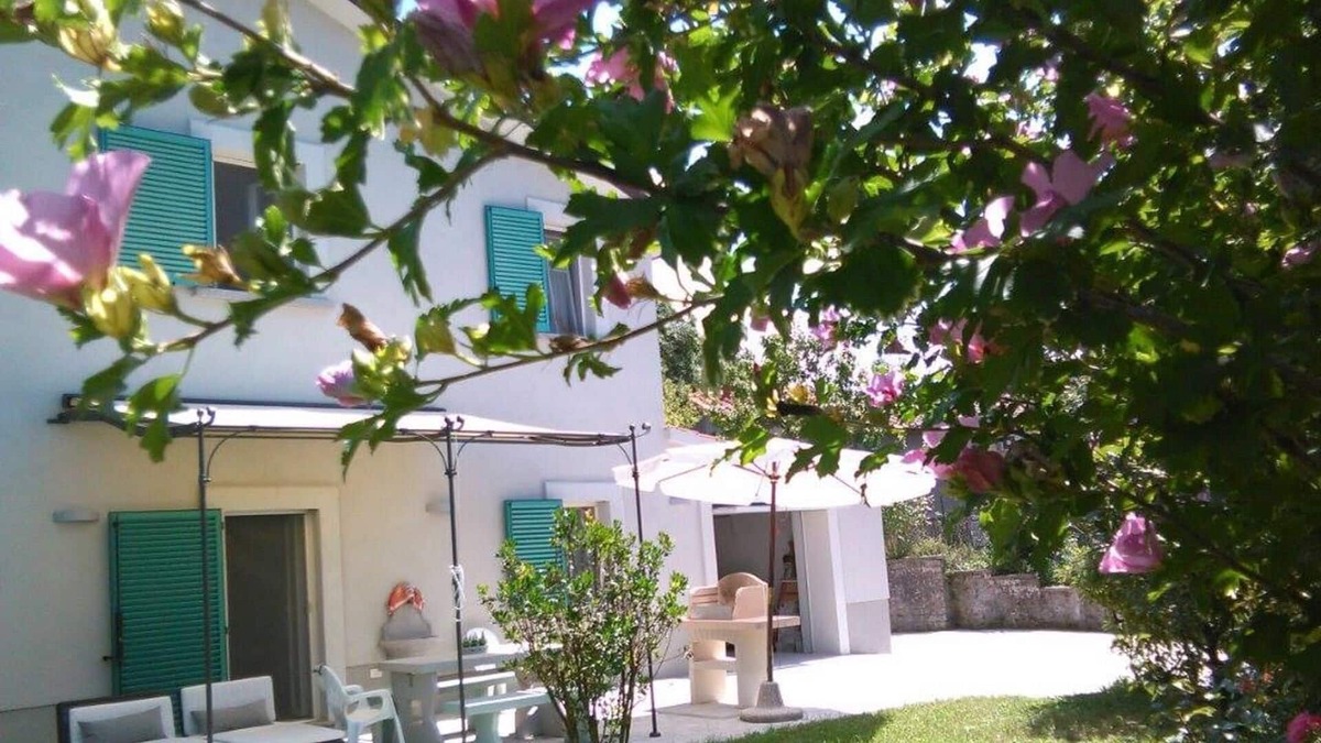 Arcidosso House | A house in the woods of chestnut trees