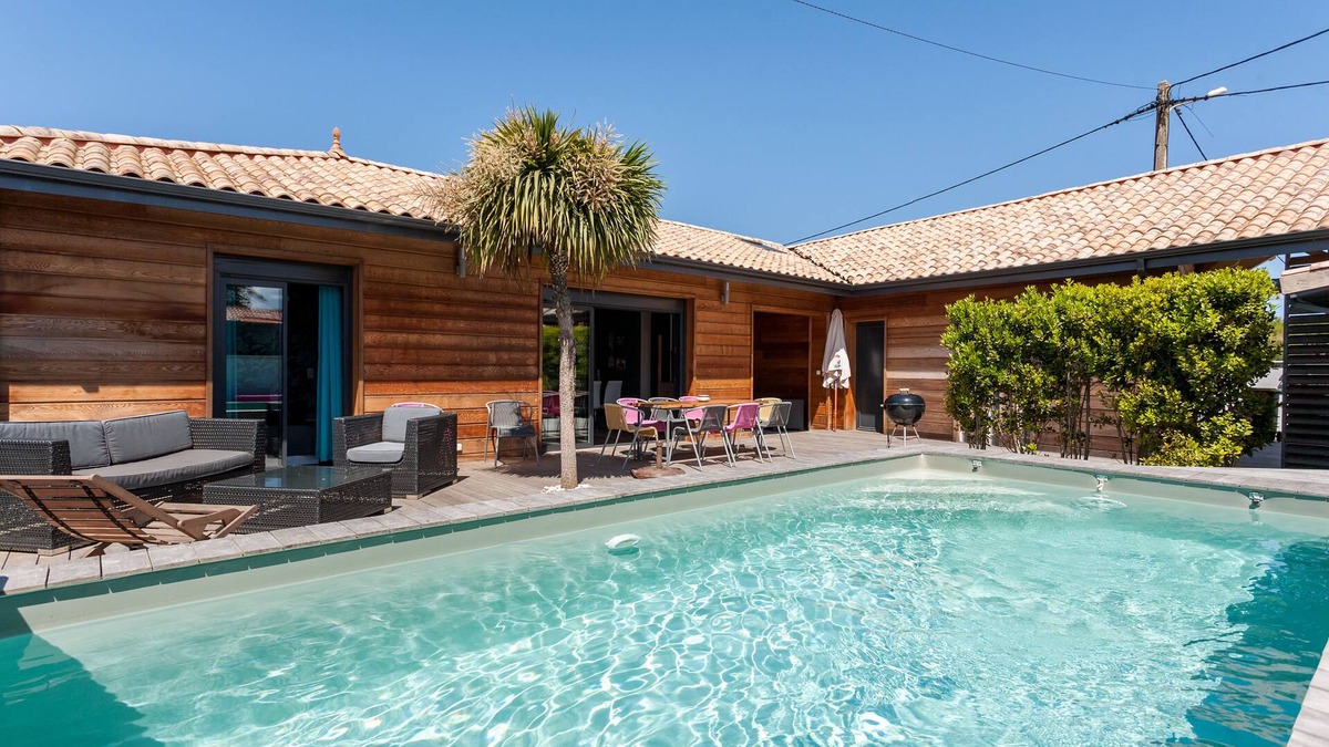 Carcans Plage Villa | A house with private, heated pool in Carcans Plage 50 m away from the beach