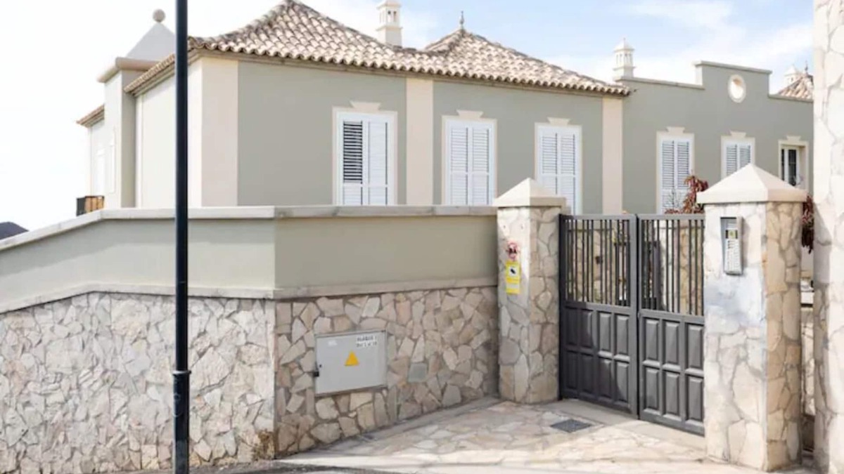 Chayofa House | A house with wonderful views of Tenerife South, La Gomera and sunsets