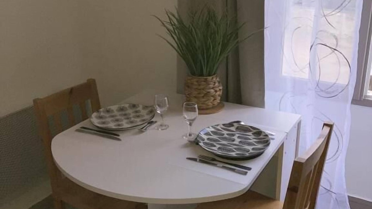 Bonny-sur-Loire Bed & Breakfast | A&J Peaceful studio for Guédelon and Loire à vélo