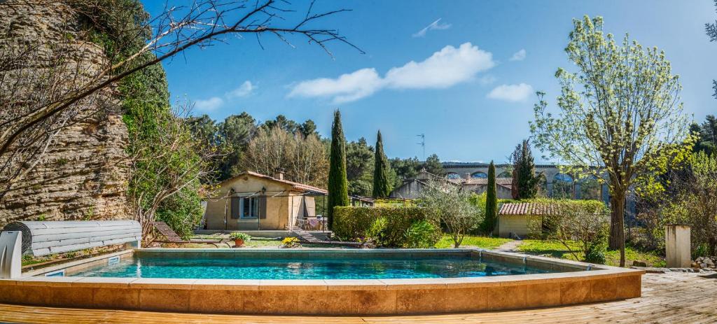 Fontaine-de-Vaucluse House | A jewel by the river!