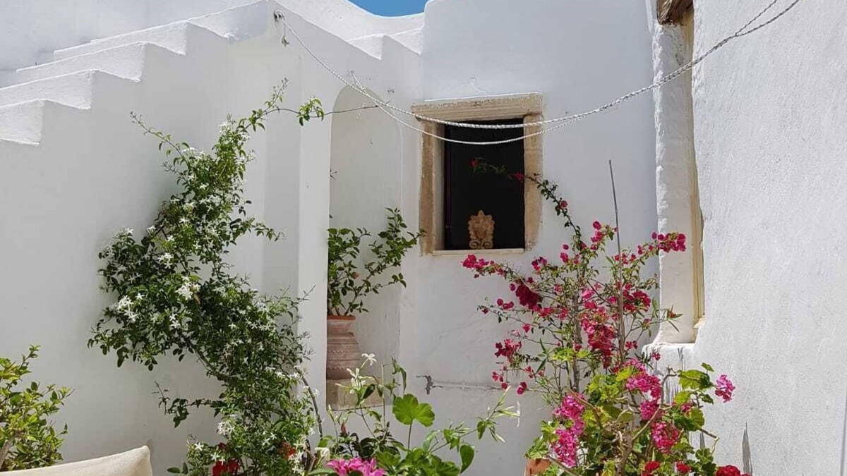 Naxos House | A jewel in the heart of the Castro: a 14th-century home & magical retreat for 6