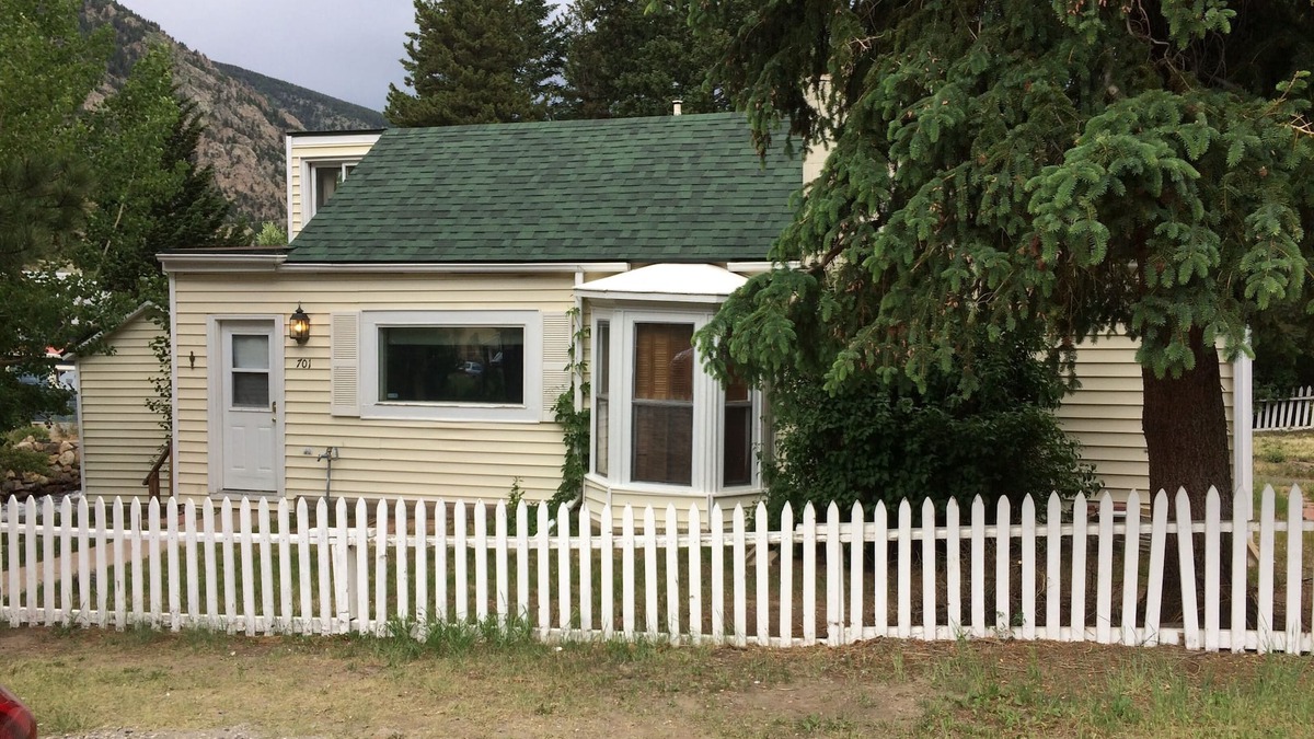 Historic District House | A jewel of a cozy cottage on the stream