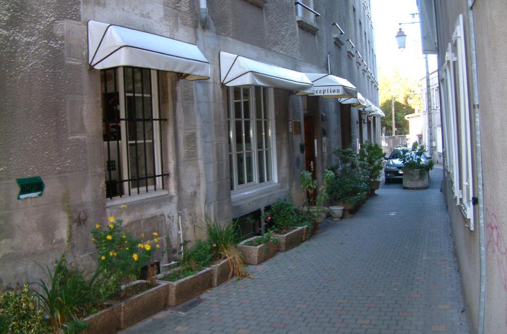 La Souterraine Hotel | A La Porte Saint Jean