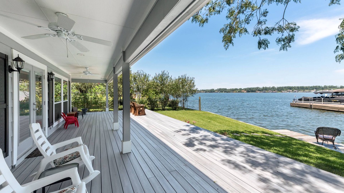 Seven Coves House | A lakefront getaway