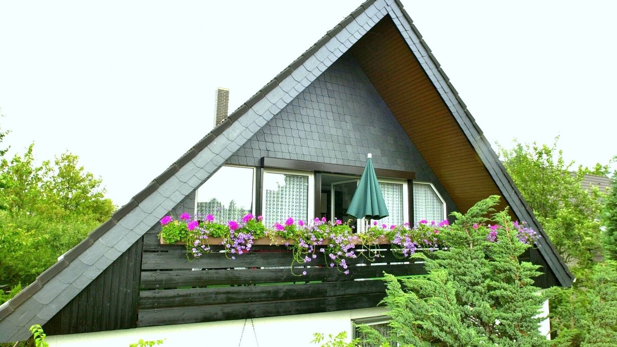 Ohlhof Apartment | A large and comfortable 4-star apartment!