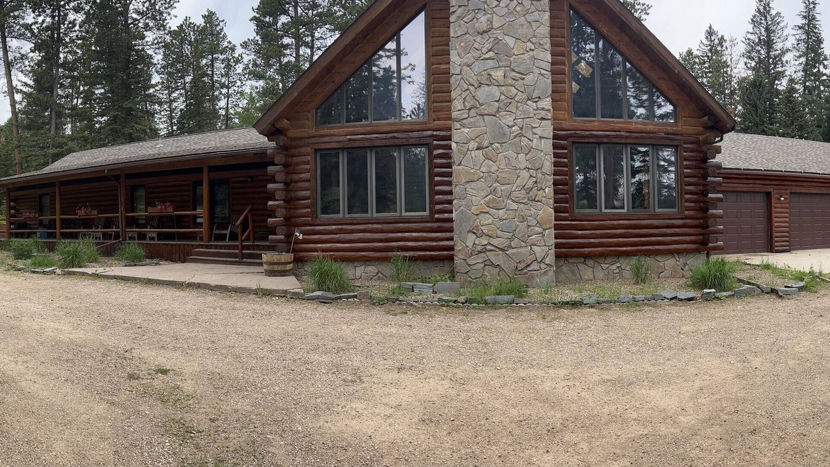Lead Cabin | A large, newly remodeled 7,000 sq ft cabin, new hot tub, minutes from Deadwood!