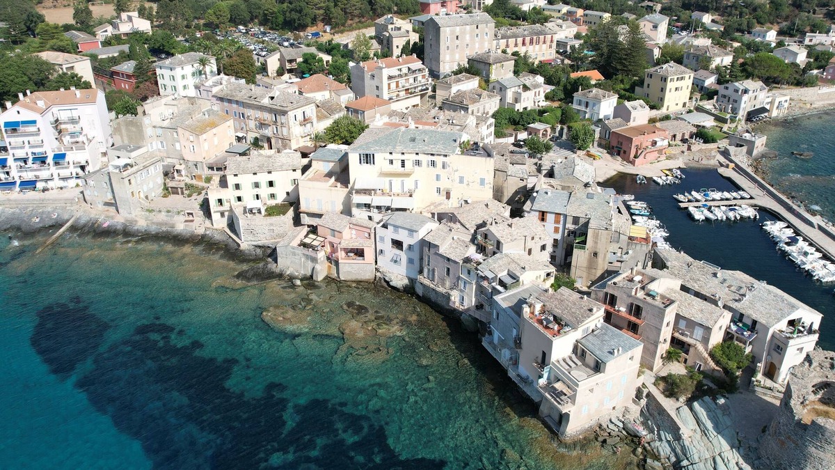 Erbalunga Apartment | A large terrace overlooking the sea