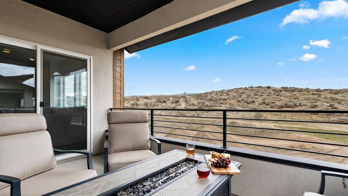 Garden City House | A Lazy Day Getaway along the Eagle Bike Park Hills