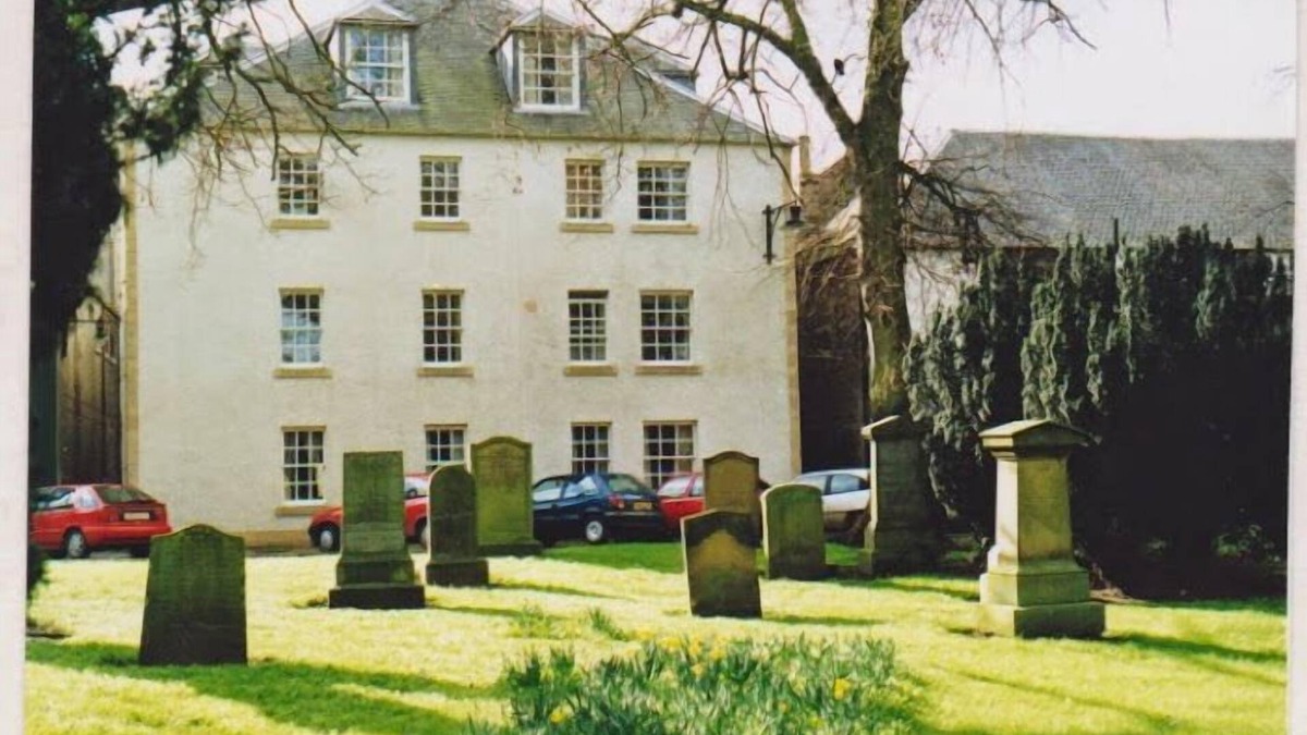 Kelso Apartment | A light & spacious flat, overlooking ruins of Kelso Abbey, close to town centre.