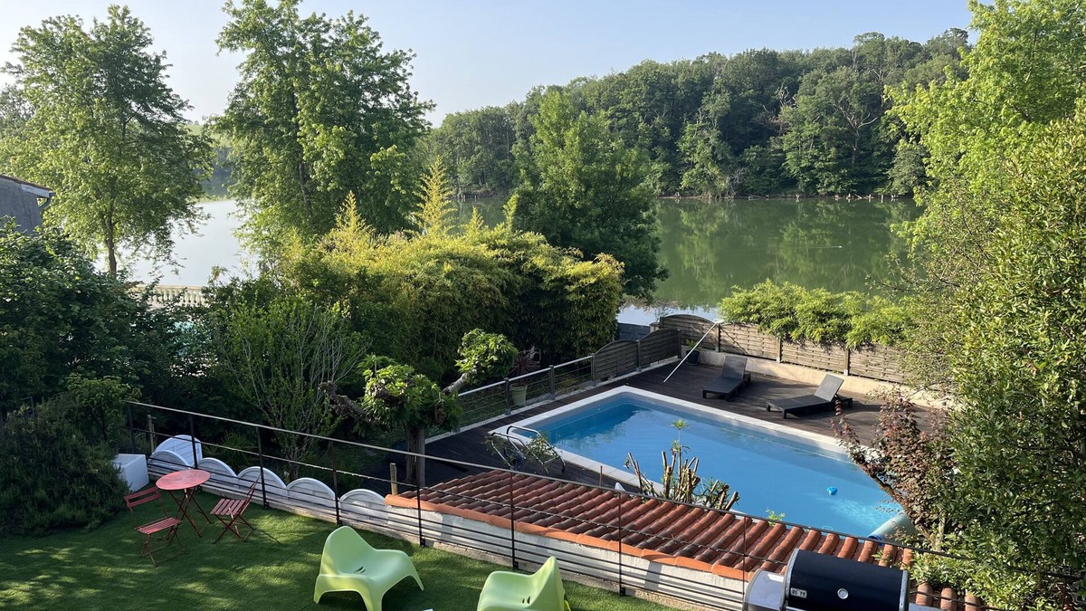 Nailloux House | A LITTLE CORNER OF PARADISE LAKE