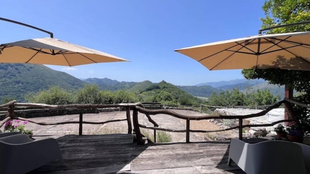 Peruyes Cottage | A little house near the coast. Mountain views