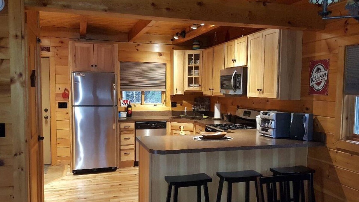 Errol House | A Little Piece of Heaven with Corridor 18 at your front door! Direct Snow