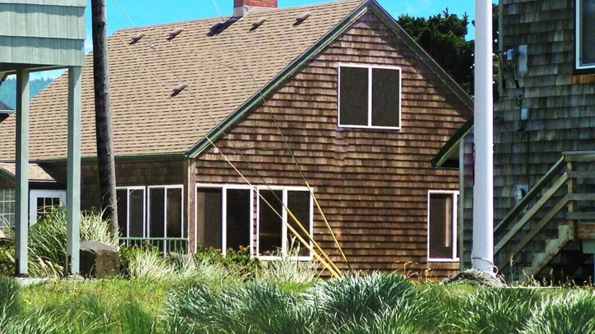 Seaside House | A Loafer's Paradise - Roomy Seaside Beach House w/Game Room, Steps to the Beach!