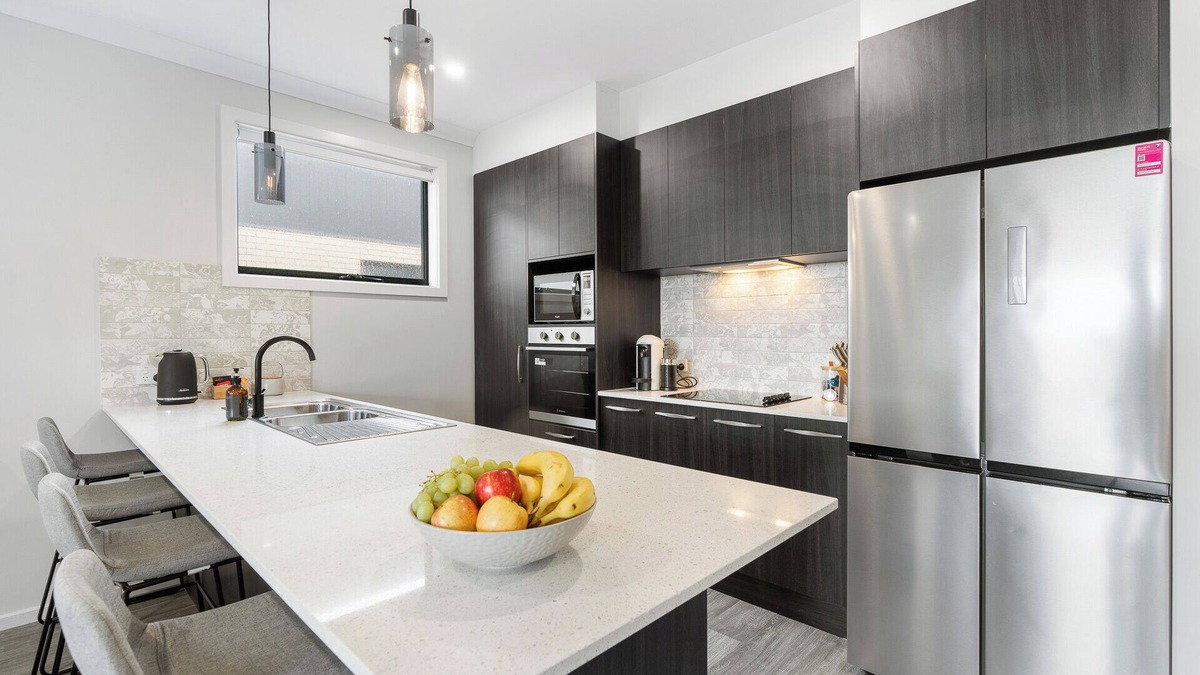 McCracken House | A+ Location | Views | Games | Balcony | BBQ+Dining