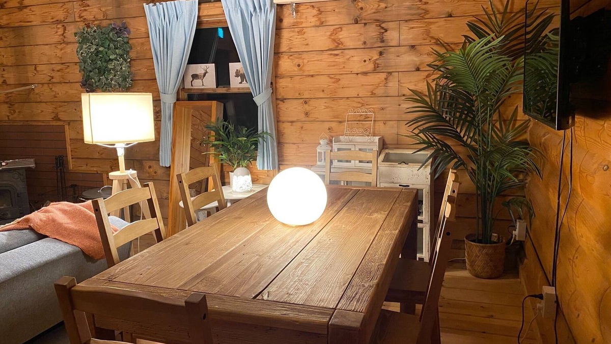 Higashiizu House | A log house with a cute southern French interior /Kamo-gun Shizuoka