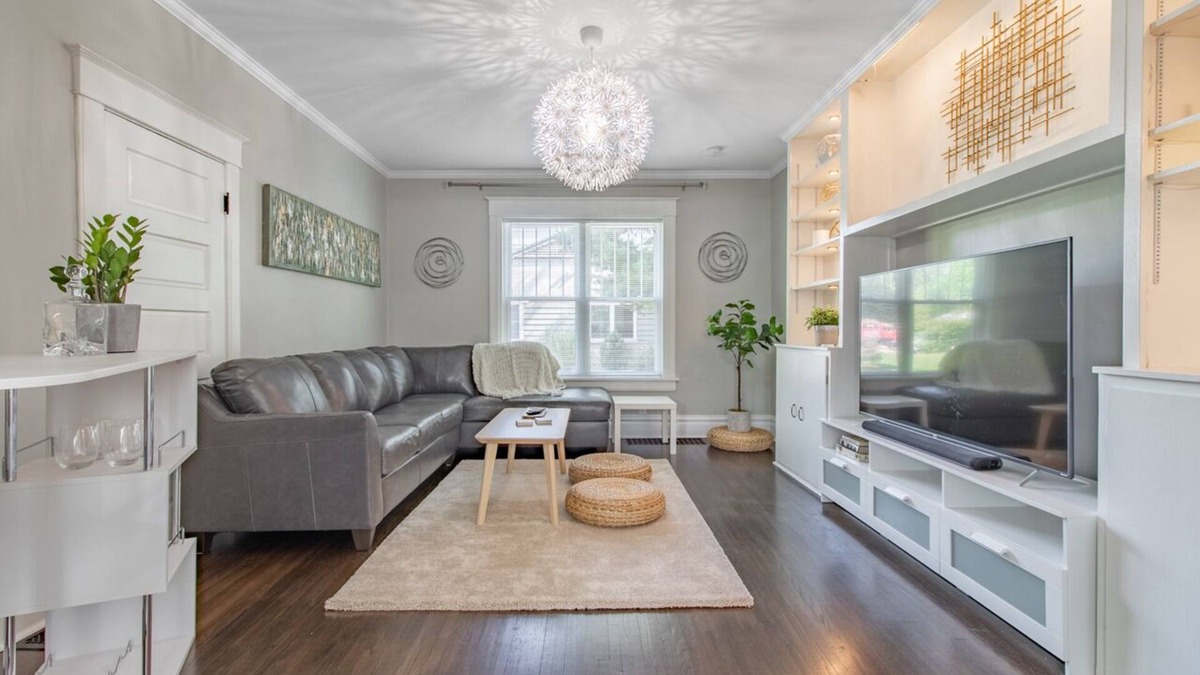 Peoria House | A luxury and modern estate. Free airport transfer with Tesla Model X!