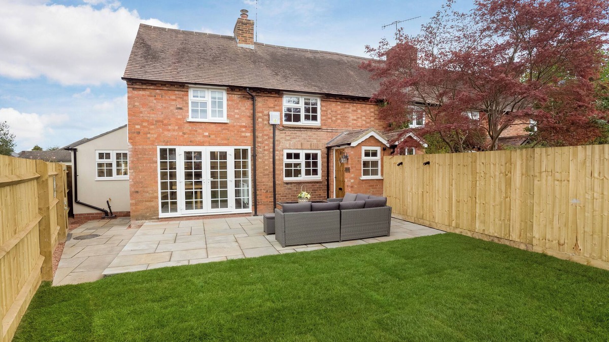 Stratford-upon-Avon Cottage | A luxury cottage, family and pet friendly, close to Stratford Upon Avon centre