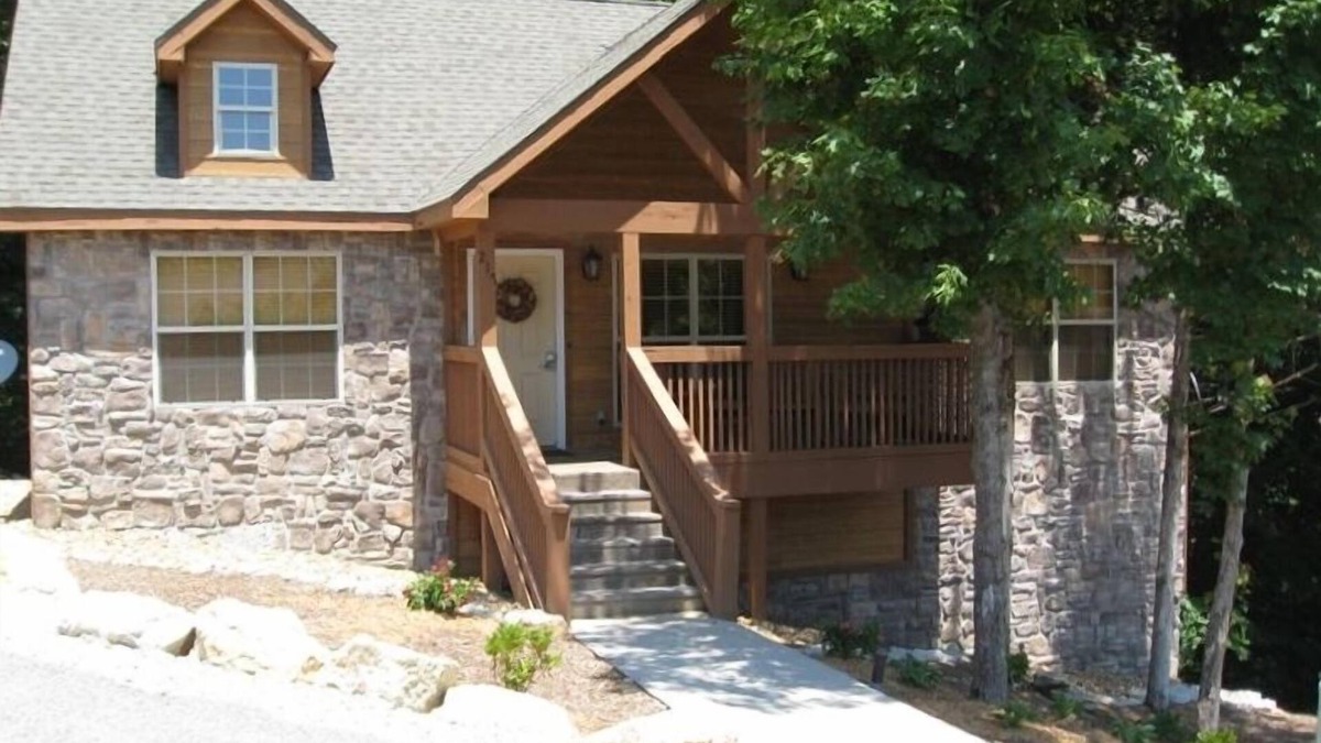 Branson West Cabin | A Luxury Cabin in a Gated Golf Community
