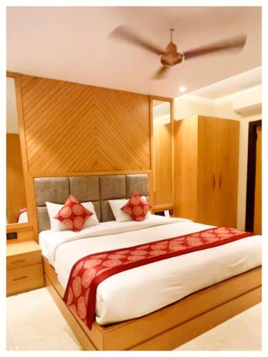 Bilaspur House | A Luxury Hotel S-A-R-C Palace ! near All Main Places ! Fully Air Conditioned Premium Family Rooms - with Free Wi-Fi, Parking, Restaurant & Room Service Availability