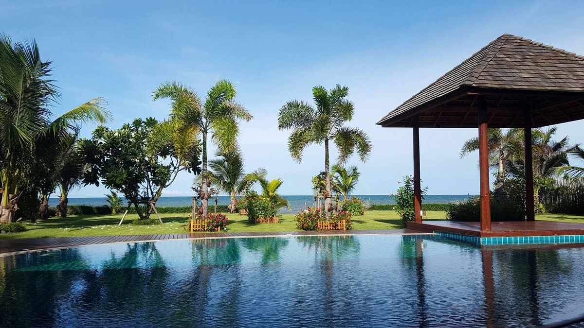 Puk Tian Villa | A luxury villade in the tropics by the beach in a private domain