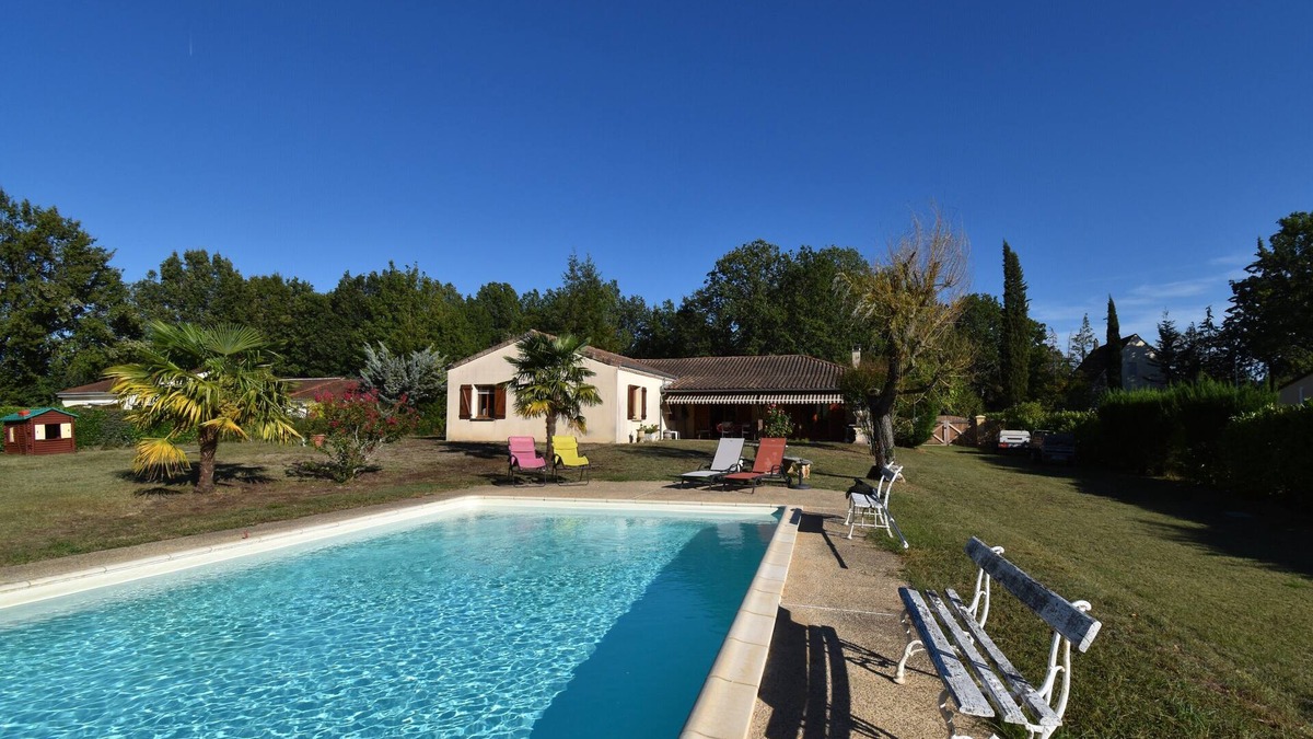 Saint-Martial-de-Nabirat House | A modern, spacious, detached house with private covered pool and fenced garden
